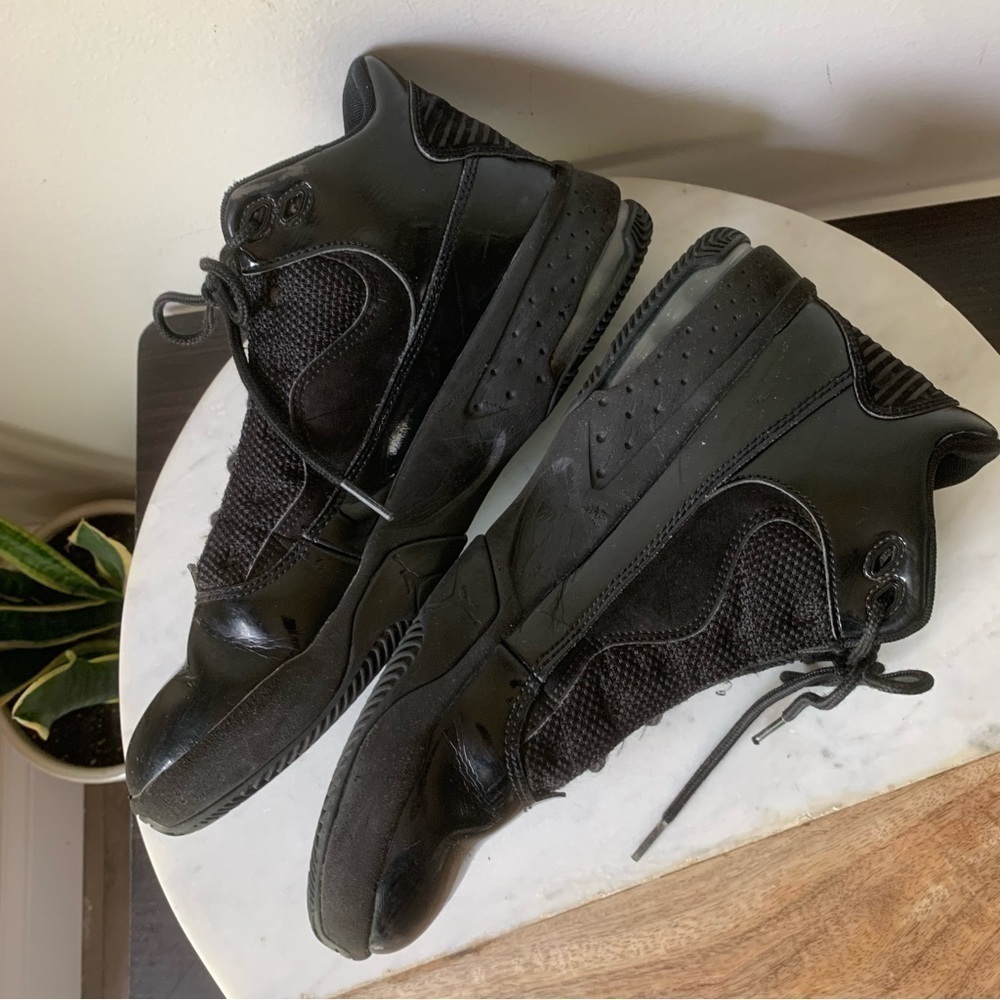 Jordan Max Aura 2 Men's Athletic
Sneakers Air Jordan Black on Black 8.5 - Picture 7 of 16